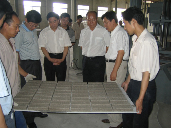 河南省科技廳副廳長來我公司調(diào)研技術攻關和產(chǎn)品研發(fā)情況